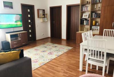 Apartament cu 3 camere decomandat, mobilat în Florești