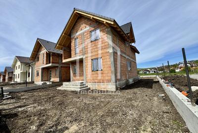 Casa cu 5 camere, 3 bai, terasa - 120 mp, teren 340 mp - Sura Mare - 3