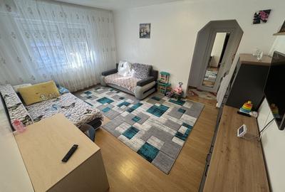 Apartament 2 camere zona Poarta 6 Renovat Complet cu Centrala si Parcare - 1