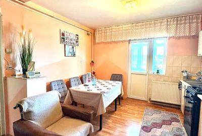 Apartament 3 camere 70mp zona Unitatea Militara 75.000eur neg - 4