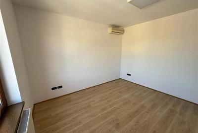 De inchiriat spatiu birouri, 10 birouri , 4 bai, garaj, 4 bai si teren 10 arii,S - 7