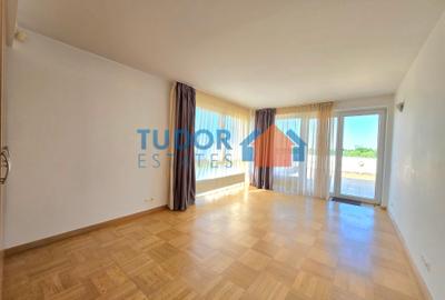 Elegant 2-Bedroom Duplex Apartment with Panoramic Park Views - 16