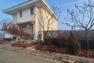 Casă individuală cu 5 camere în Săbăreni