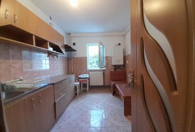 Apartament de vanzare cu 3 camere 57900 euro