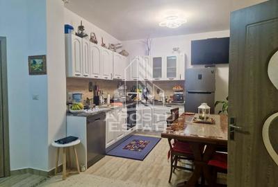 Casa cu 4 camere, , centrală proprie ,zona Parneava - 5