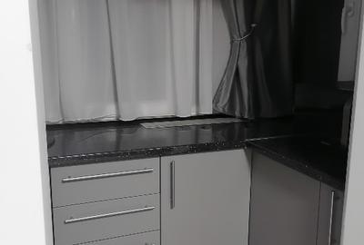 Apartament cu 3 camere decomandat, mobilat în Aradului