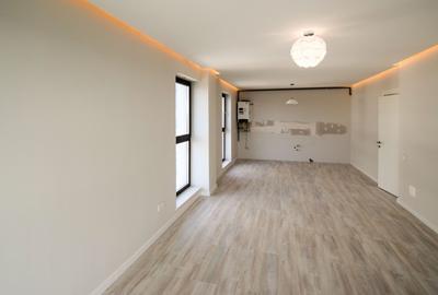Apartament cu 3 camere decomandat în Străulești