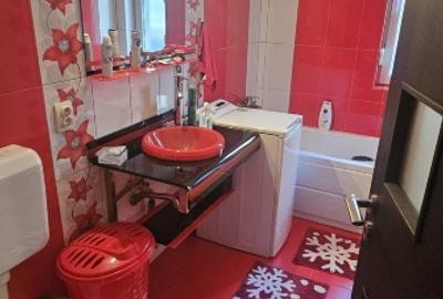 Apartament cu 2 camere semidecomandat în Giroc