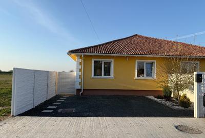 Proprietar vand jumatate duplex Parța cartier nou - 1