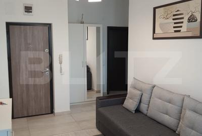 Apartament cu 3 camere semidecomandat, mobilat în Central