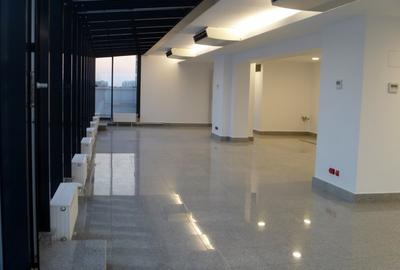 Spatiu birouri de inchiriat -  1/2 din etajul 1 + locuri de parcare - 4