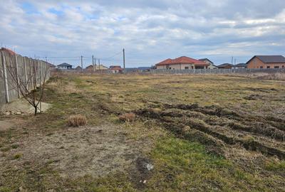 Teren intravilan Sag / zona Manastire utilitati in fara parcelei / asfalt !!