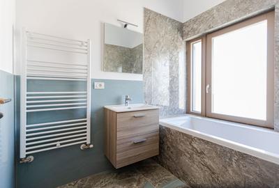 Casa Modernă cu Spații Vitrate Generoase - 17