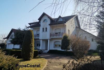 Casă individuală cu 10 camere în Breaza de Sus