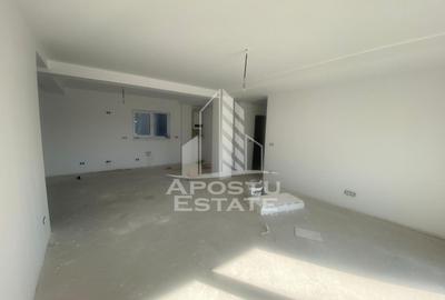 Apartament cu 3 camere semidecomandat în Mehala