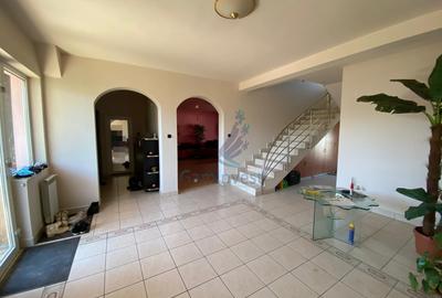 Casă individuală cu 5 camere în Decebal