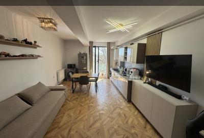Apartament cu 2 camere decomandat în Palazu Mare