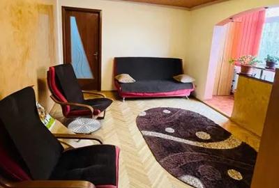 Apartament cu 3 camere semidecomandat, mobilat în Berceni