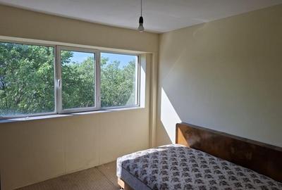 Apartament cu 3 camere decomandat în Viziru 1