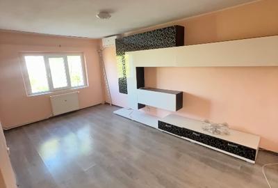 Apartament cu 3 camere decomandat în Micro 16