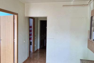 Apartament cu o camera, decomandat, balcon, zona Porii - 4