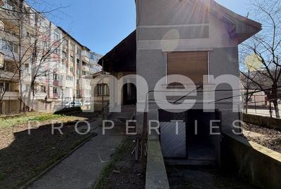 Casa de vanzare cu 446 mp teren si garaj, situata in zona centrala - 1