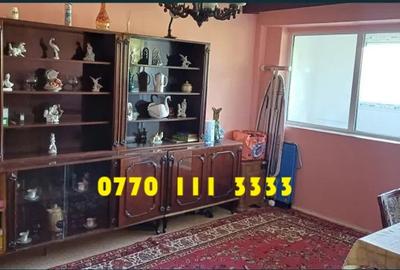 Apartament cu 3 camere decomandat în Viziru 1