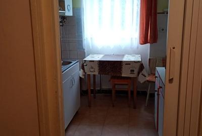 Apartament cu 2 camere decomandat în Săsar