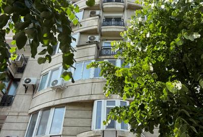 DECEBAL,stradal pe bulevard,monolit,metrou,parcare subterana,vedere fata,pe sud - 1