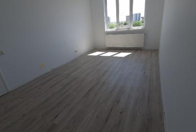 Vând apartament cu 2 camere, decomandat nou  + loc de parcare, situat in complex - 3