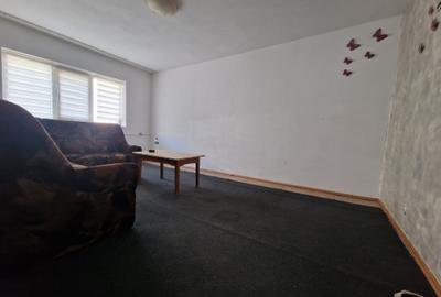 Navodari( Sud, Str Rândunelelor)- 2 camere decomandate, etaj 3/4, liber - 3