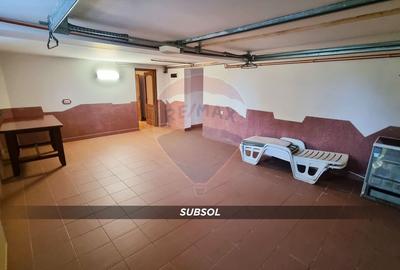 Casă / Vilă de lux cu 2 garaje, 10 camere de vânzare în BAIA MARE - 41
