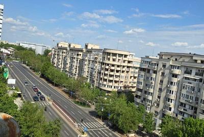 Apartament cu 2 camere semidecomandat, mobilat în Decebal