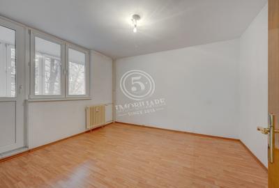 Apartament cu 3 camere decomandat în Drumul Taberei
