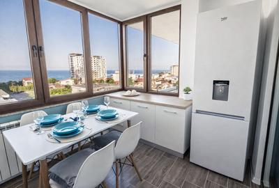 Apartament cu 3 camere semidecomandat, mobilat în Faleza Nord