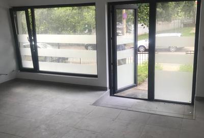 Spatiu comercial zona Liceului Economic - 1