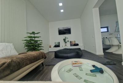 Apartament cu 3 camere decomandat, mobilat în Central