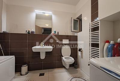 Apartament cu 3 camere, 2, bai, balcon si terasa, Str. Constanta - 11
