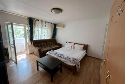 Garsonieră decomandată, mobilată în Vitan Mall