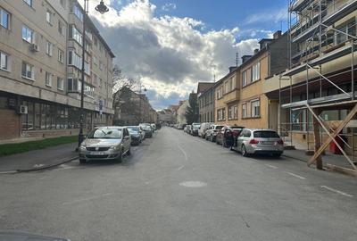 Inchiriem spatiu comercial - 64 mp - intrare din strada - zona Centrala - 1