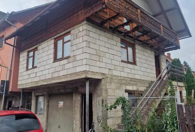 Vindem cladire P+E+M in Campulung Moldovenesc - 1