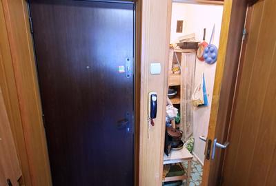 Apartament cu 3 camere semidecomandat în Titan