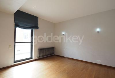 Apartament penthouse cu 4 camere | 2 garaje | spatii generoase - 16