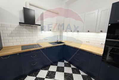 Apartament 4 camere, pe 2 niveluri si curte comuna în Centru - 2