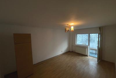 Apartament cu 3 camere decomandat, mobilat în Dacia