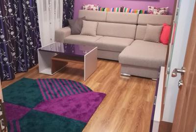 Apartament cu 2 camere decomandat, mobilat în Exterior Vest