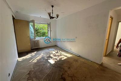 Royal Imobiliare - Vanzare apartament 3 camere zona Vest - 2