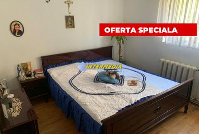 Apartament cu 3 camere semidecomandat în Cetate