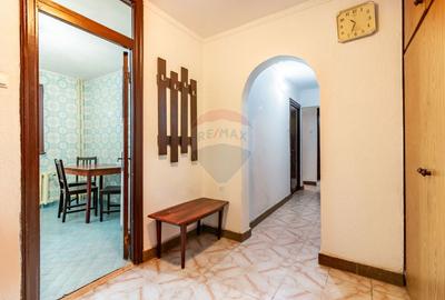 Apartament cu 3 camere de vânzare în zona Sebastian - 2