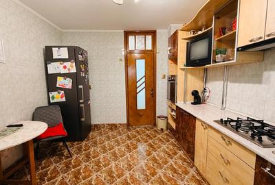 De vanzare apartament cu 4 cam dec. in Galati, piata Centrala, etaj5/7 - 4
